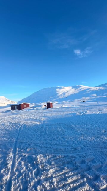 Apparently, Norway is terrible. You definitely wouldn’t enjoy this 😉❄️🇳🇴
Skiing from lodge to lodge, exploring wide-open mountain landscapes on backcountry skis and settling into cosy lodges after a day in the snow. Add a snowcoach ride into Jotunheimen and delicious food at Fondsbu — honestly, it sounds awful 🤭
Take a look… at your own risk. 👀
#jotunheimen #norway #winterinnorway #valdres #visitnorway